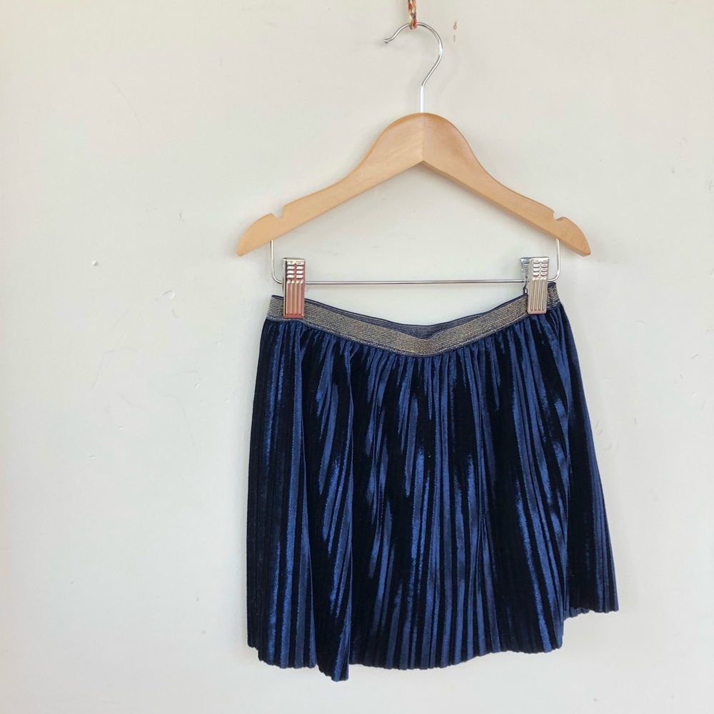 🌫3/ $15🌫LIKE NEW- Pleated Velveteen Girls’ Skirt
